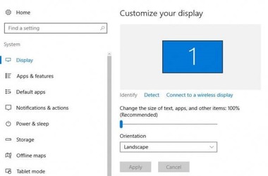 screen stretched windows 10